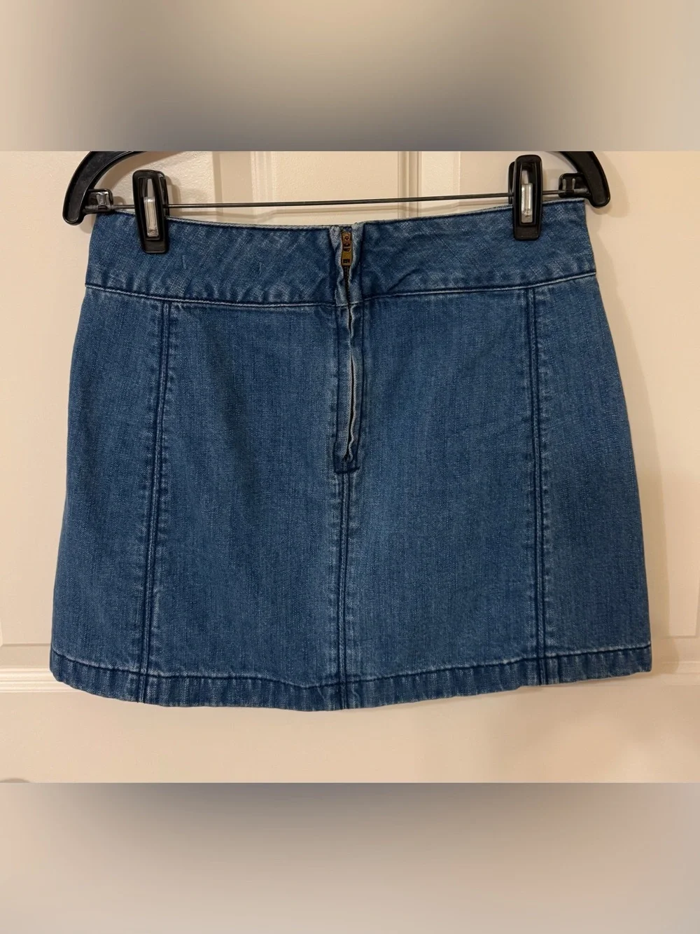FREE PEOPLE Blue Denim Jeans Skirt Mini Women’s size 6 zipper stitching mint